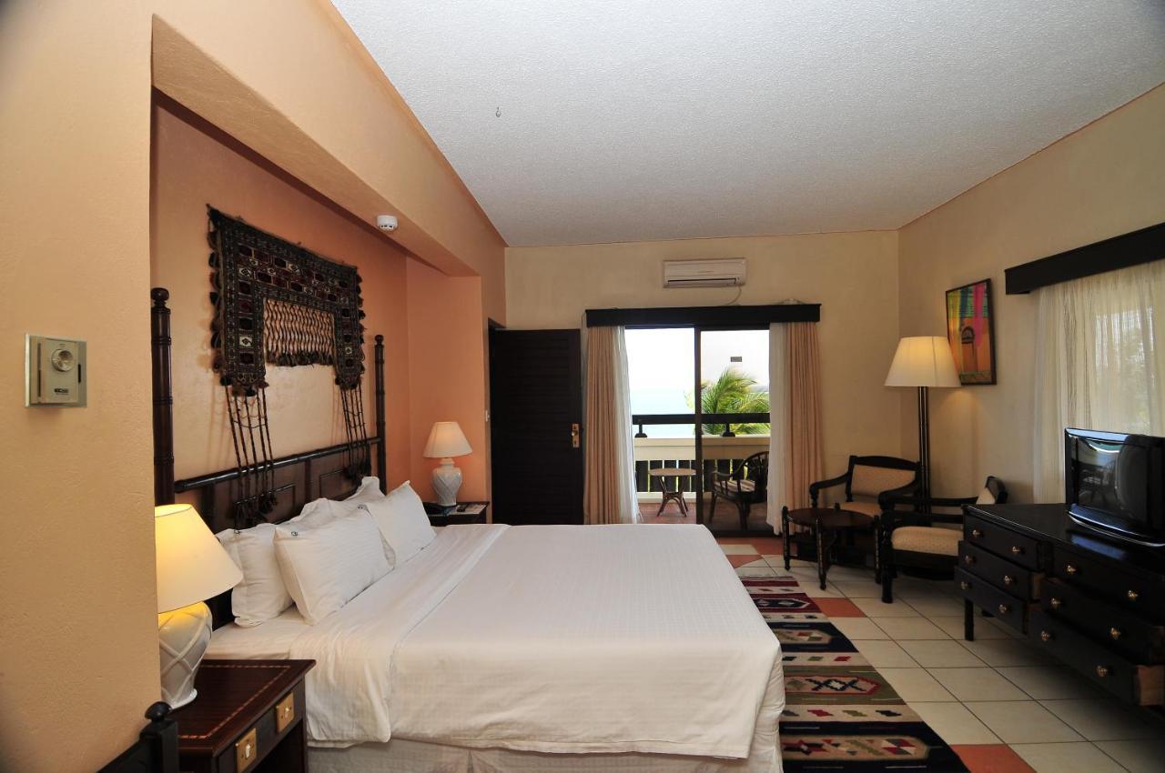 Mombasa Continental Resort Shanzu Buitenkant foto